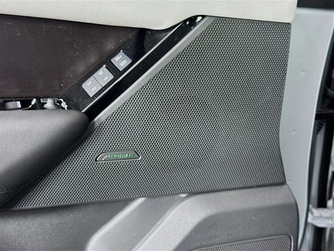 Used 2026 Land Rover Range Rover Velar Dynamic SE image 21