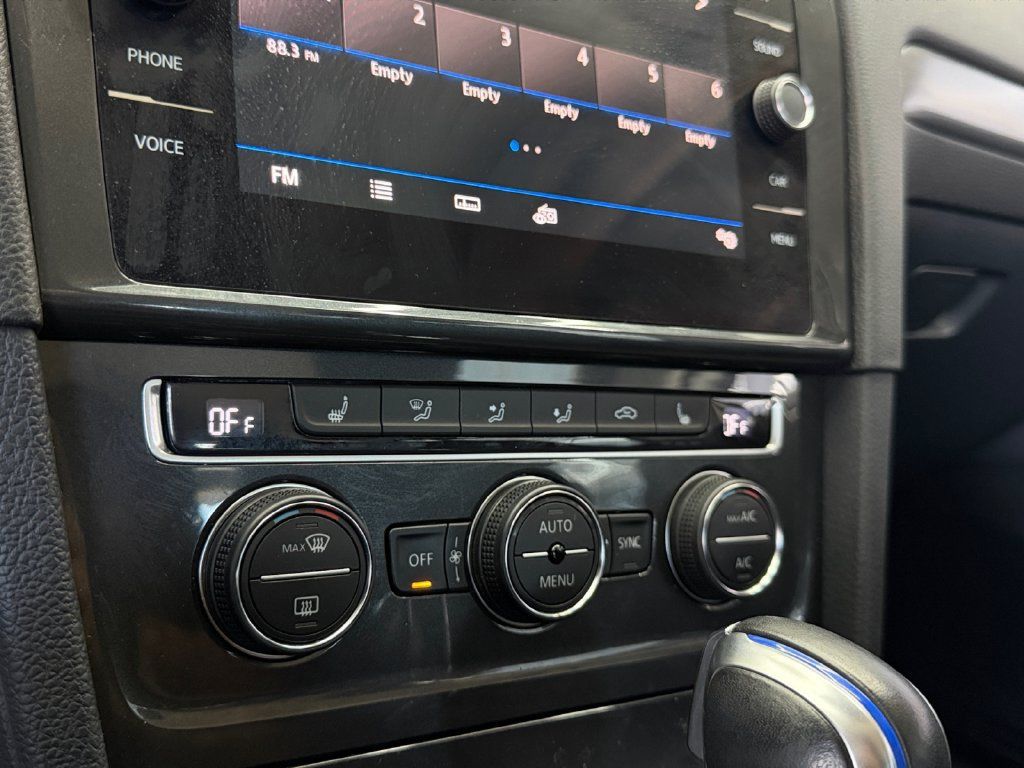 Used 2019 Volkswagen e-Golf SE w/ Driver Assistance Package FWD image 21