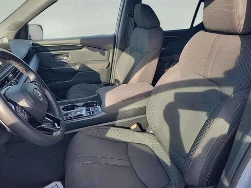 Used 2024 Honda Pilot Sport image 14