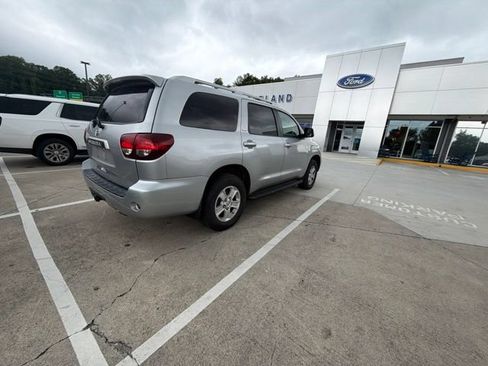 Used 2022 Toyota Sequoia SR5 AWD/4WD image 20
