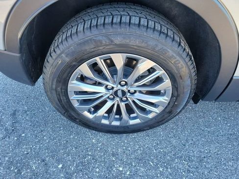Used 2024 Cadillac XT4 Premium Luxury FWD image 7