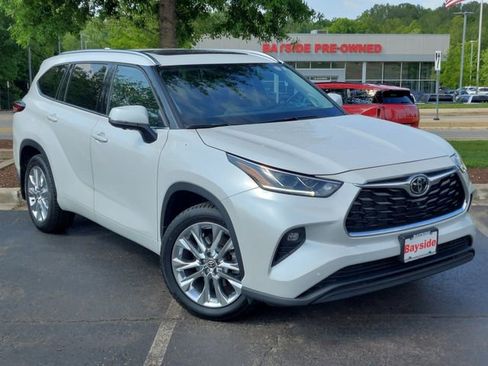 Used 2025 Toyota Highlander Limited AWD/4WD image 2