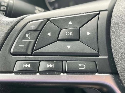 Used 2025 Nissan Sentra SV FWD image 22