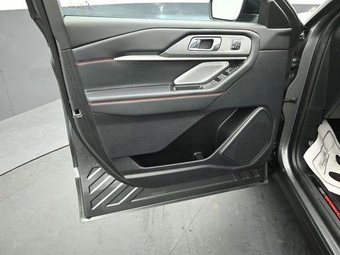Used 2025 Ford Explorer ST image 21
