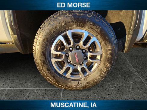 Used 2022 GMC Sierra 2500 SLT w/ SLT Convenience Package image 11