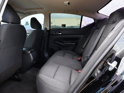 Used 2022 Nissan Altima 2.5 SV w/ SV Premium Package image 19