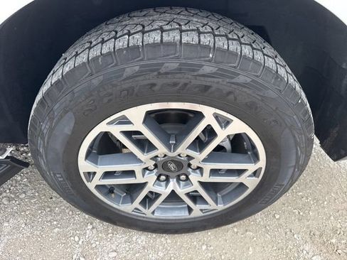 Used 2025 Ford Expedition Active AWD/4WD image 14