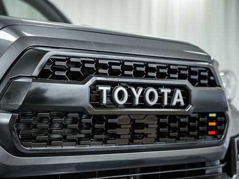 Used 2017 Toyota Tacoma TRD Off-Road image 7