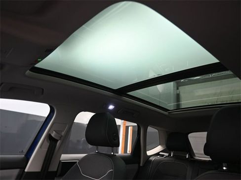 Certified 2023 Volkswagen Taos SE image 2