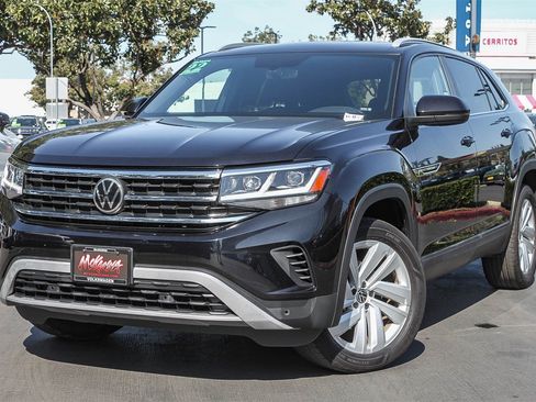 Used 2022 Volkswagen Atlas Cross Sport SE w/ Panoramic Sunroof Package image 1