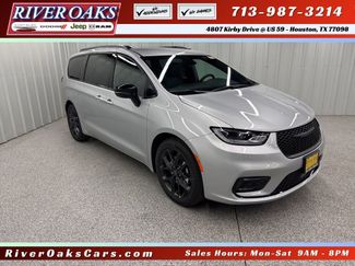 New 2026 Chrysler Pacifica Select video 1