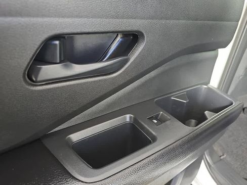 Used 2025 Nissan Pathfinder SV image 23