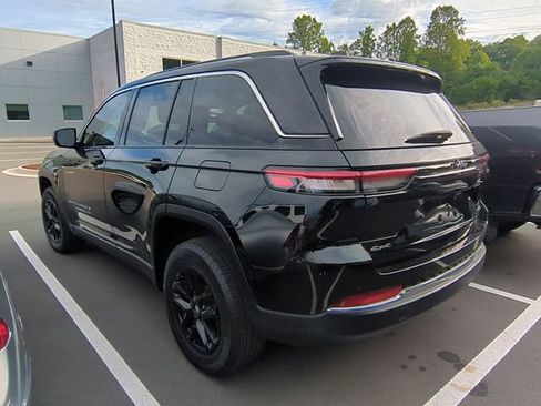 Used 2023 Jeep Grand Cherokee Laredo w/ Luxury Tech Group I AWD/4WD image 12