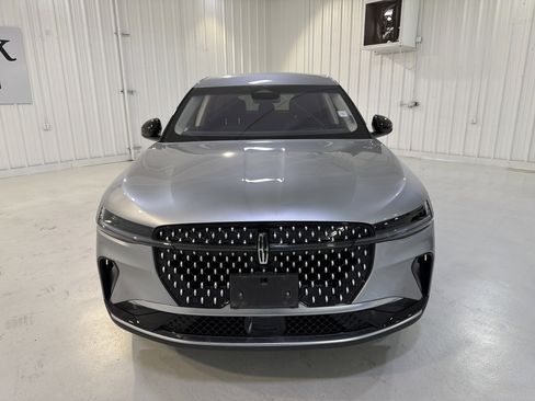 Used 2024 Lincoln Nautilus Premier image 8