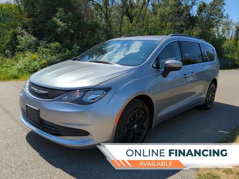 Used 2021 Chrysler Voyager Lxi image 1