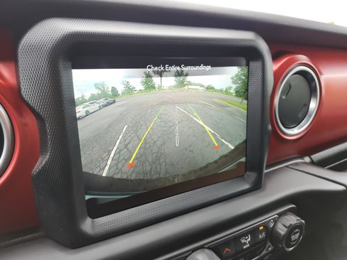 Used 2022 Jeep Wrangler Rubicon w/ Cold Weather Group AWD/4WD image 2