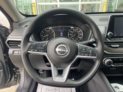 Used 2025 Nissan Altima 2.5 SV FWD image 19