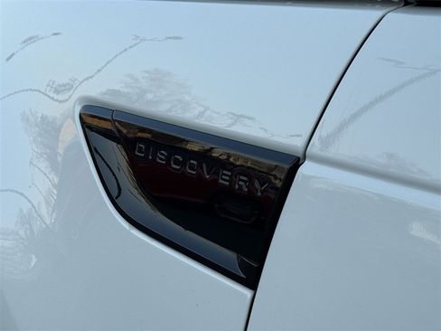 Used 2018 Land Rover Discovery HSE image 31