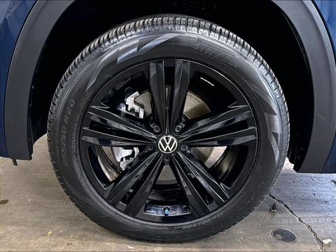 Used 2023 Volkswagen Atlas Cross Sport SEL R-Line AWD/4WD image 35
