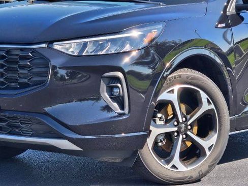 Certified 2023 Ford Escape ST-Line Select w/ Tech Pack #2 AWD/4WD image 2