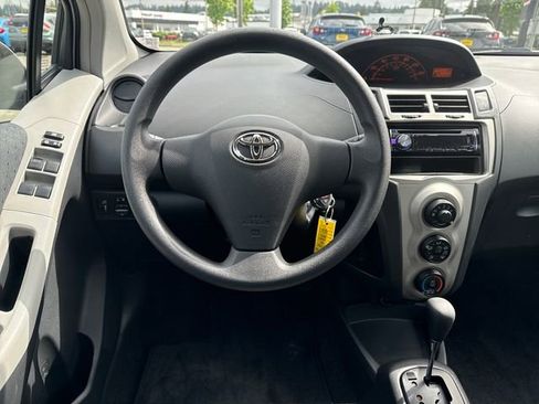 Used 2010 Toyota Yaris 4-Door Hatchback FWD image 17