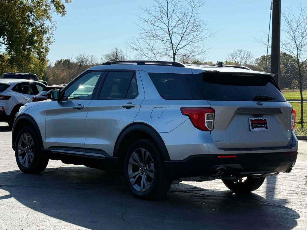 Used 2024 Ford Explorer XLT w/ Equipment Group 202A AWD/4WD image 7