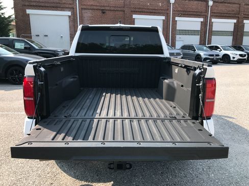 Certified 2024 Toyota Tacoma SR5 AWD/4WD image 25