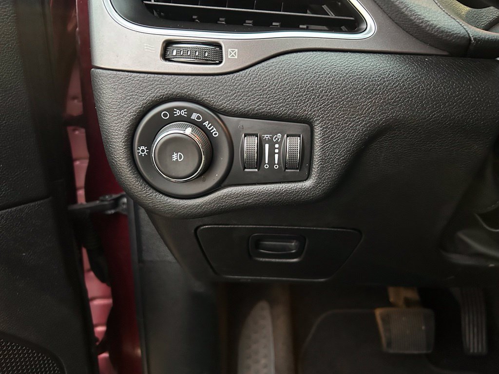 Used 2021 Jeep Cherokee Latitude Lux AWD/4WD image 25