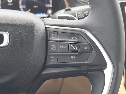 Used 2024 Jeep Grand Cherokee Limited AWD/4WD image 24