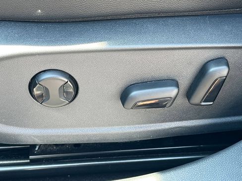 Used 2025 Volkswagen Jetta SE FWD image 22
