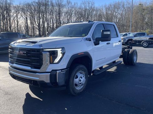 New 2026 GMC Sierra 3500 Pro w/ Convenience Package AWD/4WD image 3