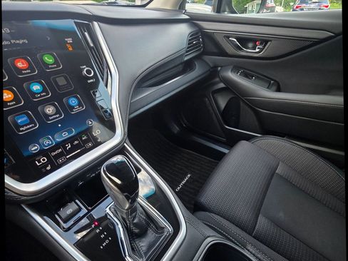 Used 2022 Subaru Outback Premium image 17