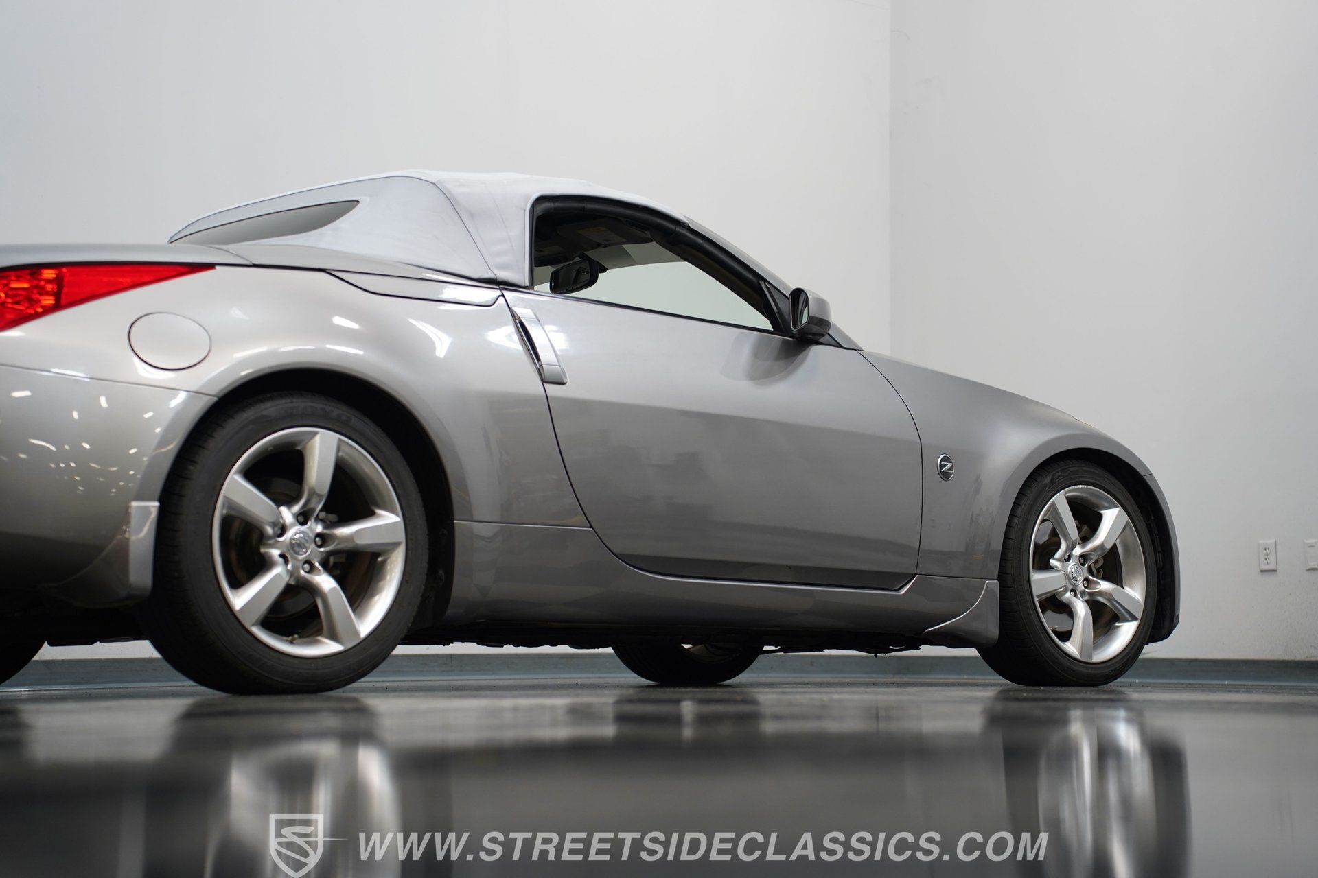 Used 2007 Nissan 350Z Touring RWD image 28