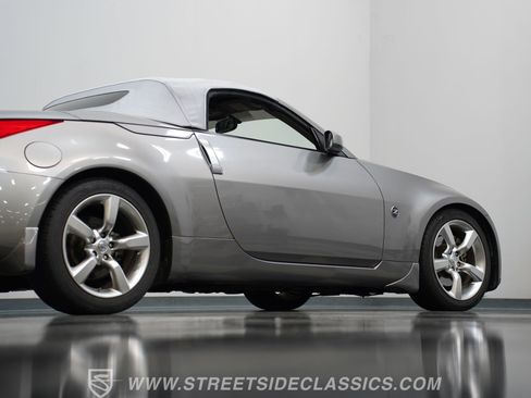 Used 2007 Nissan 350Z Touring RWD image 28