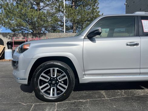 Used 2022 Toyota 4Runner Limited AWD/4WD image 9