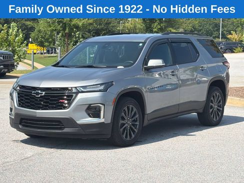 Used 2023 Chevrolet Traverse RS w/ LPO, Cargo Package FWD image 3
