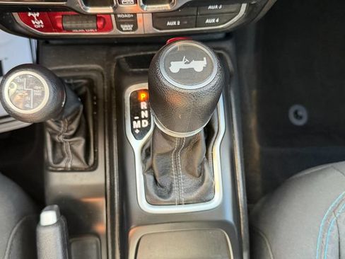 Used 2024 Jeep Wrangler Unlimited Rubicon 4xe AWD/4WD image 29