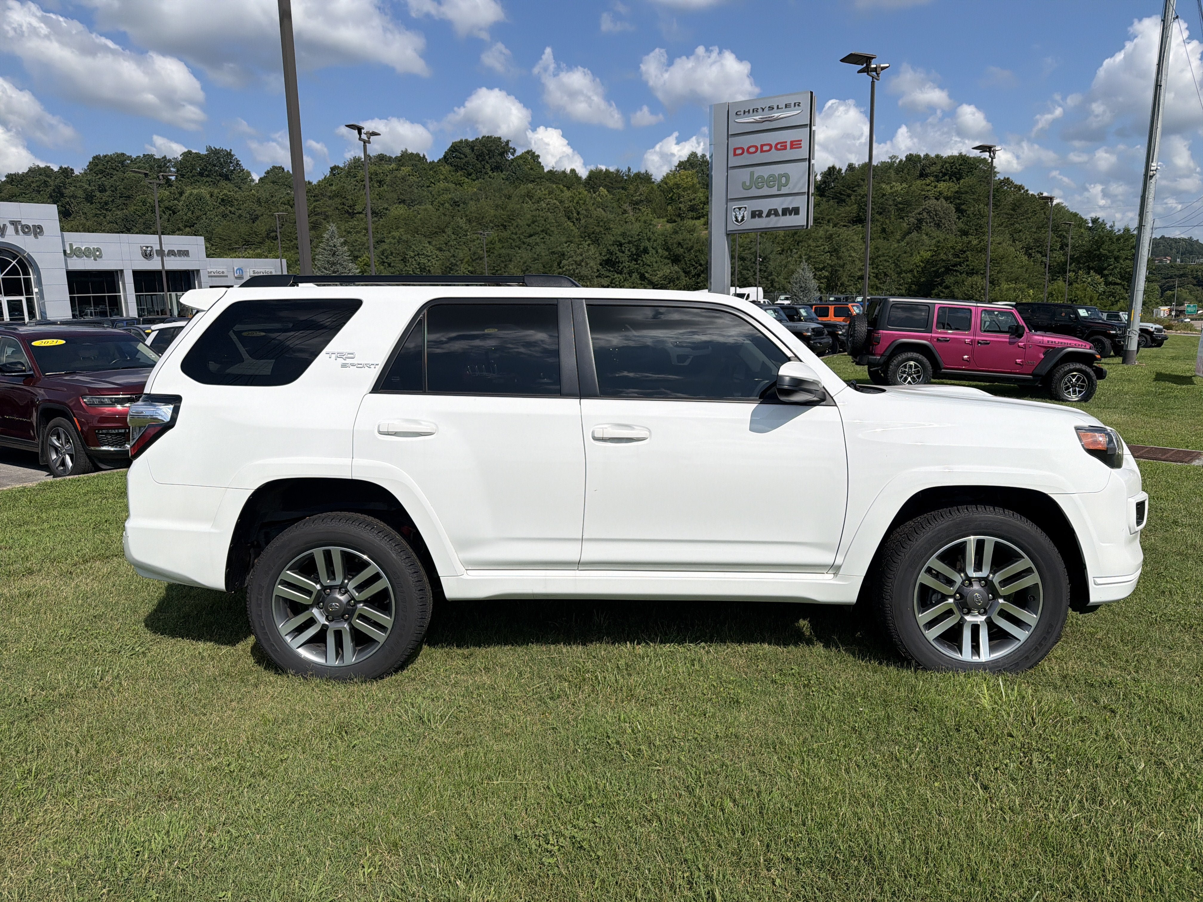 Used 2022 Toyota 4Runner TRD Sport AWD/4WD image 4