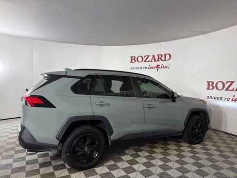 Used 2021 Toyota RAV4 XLE w/ Convenience Package FWD image 9