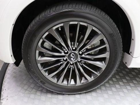 Used 2024 INFINITI QX80 Sensory image 4