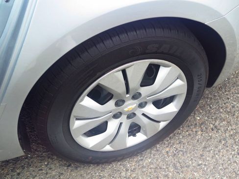 Used 2015 Chevrolet Cruze LS FWD image 30
