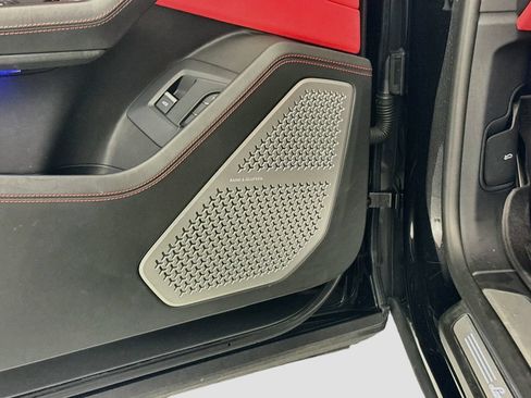 Used 2022 Lamborghini Urus AWD/4WD image 19
