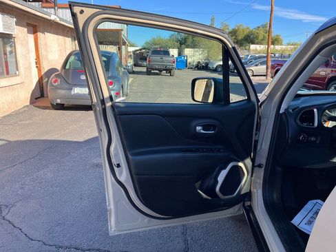 Used 2017 Jeep Renegade Trailhawk image 29