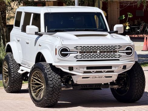 Used 2026 Ford Bronco Outer Banks AWD/4WD image 4