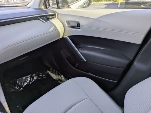 Used 2024 Toyota Corolla Cross L image 17