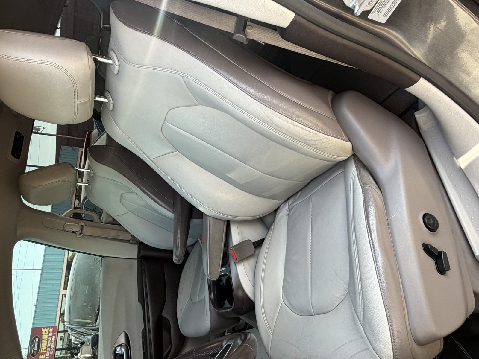 Used 2017 Chrysler Pacifica Touring-L FWD image 10