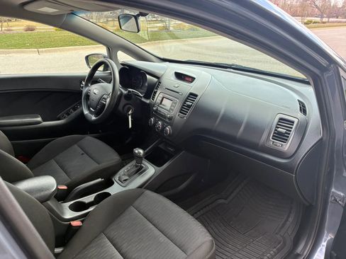 Used 2016 Kia Forte LX FWD image 19
