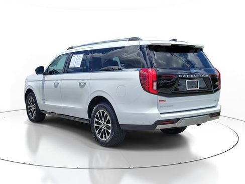 Used 2025 Ford Expedition Max Platinum AWD/4WD image 3