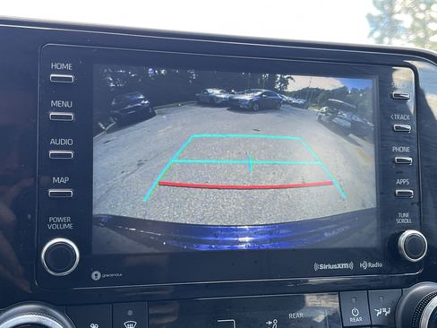 Used 2022 Toyota Highlander XLE image 5