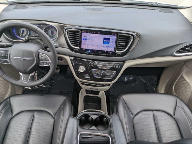 Used 2023 Chrysler Pacifica Touring-L FWD image 16